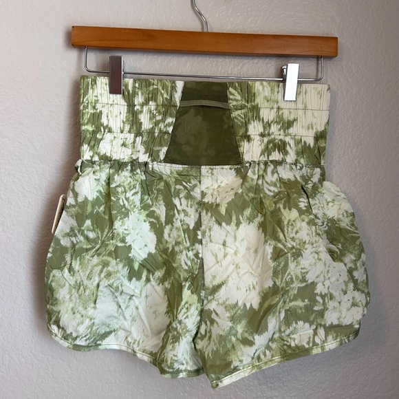 NWT, FP Movement The Way Home Printed Shorts in Green/White Print, Size Medium - Picture 8 of 10